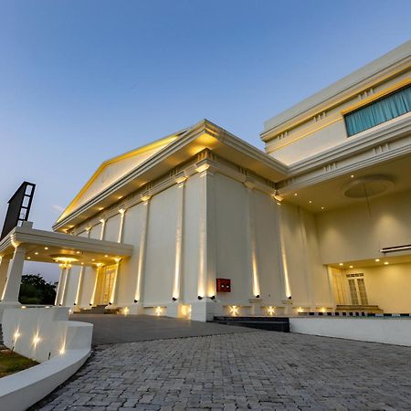 The Grand Monarch Hotel, אויאיין מראה חיצוני תמונה