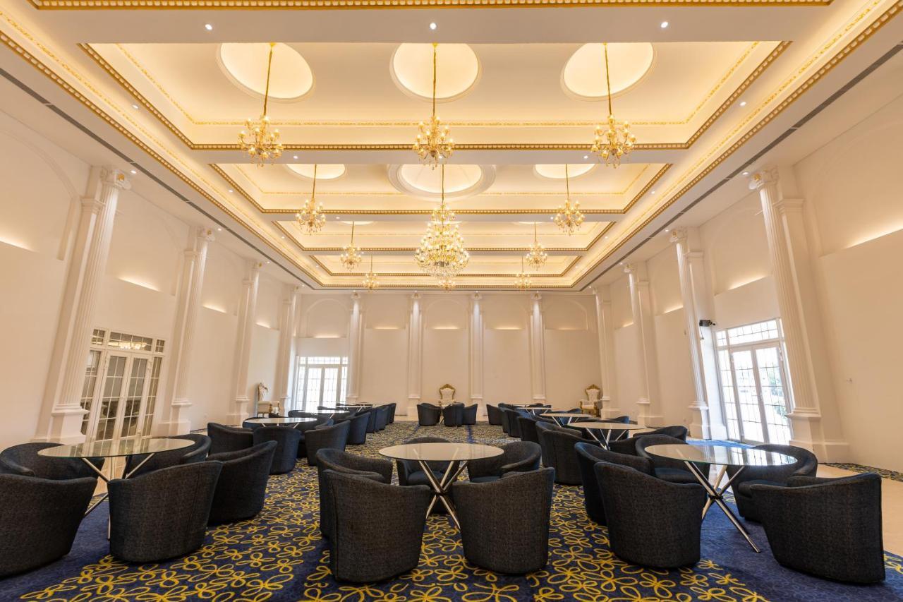 The Grand Monarch Hotel, אויאיין מראה חיצוני תמונה