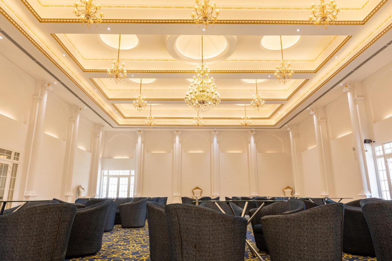 The Grand Monarch Hotel, אויאיין מראה חיצוני תמונה