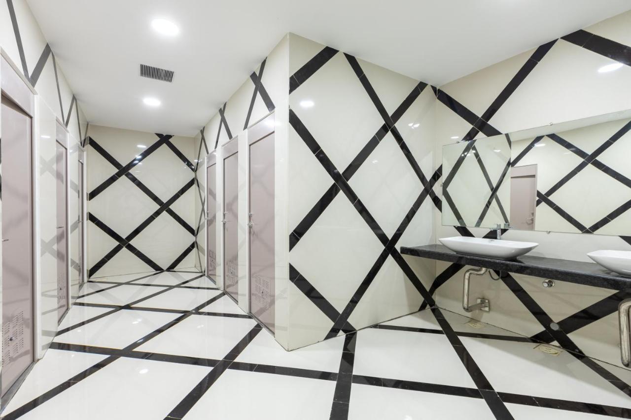 The Grand Monarch Hotel, אויאיין מראה חיצוני תמונה