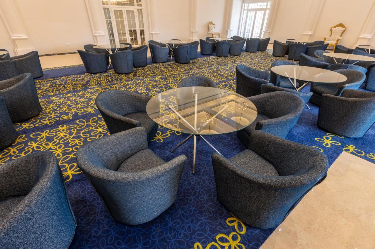 The Grand Monarch Hotel, אויאיין מראה חיצוני תמונה