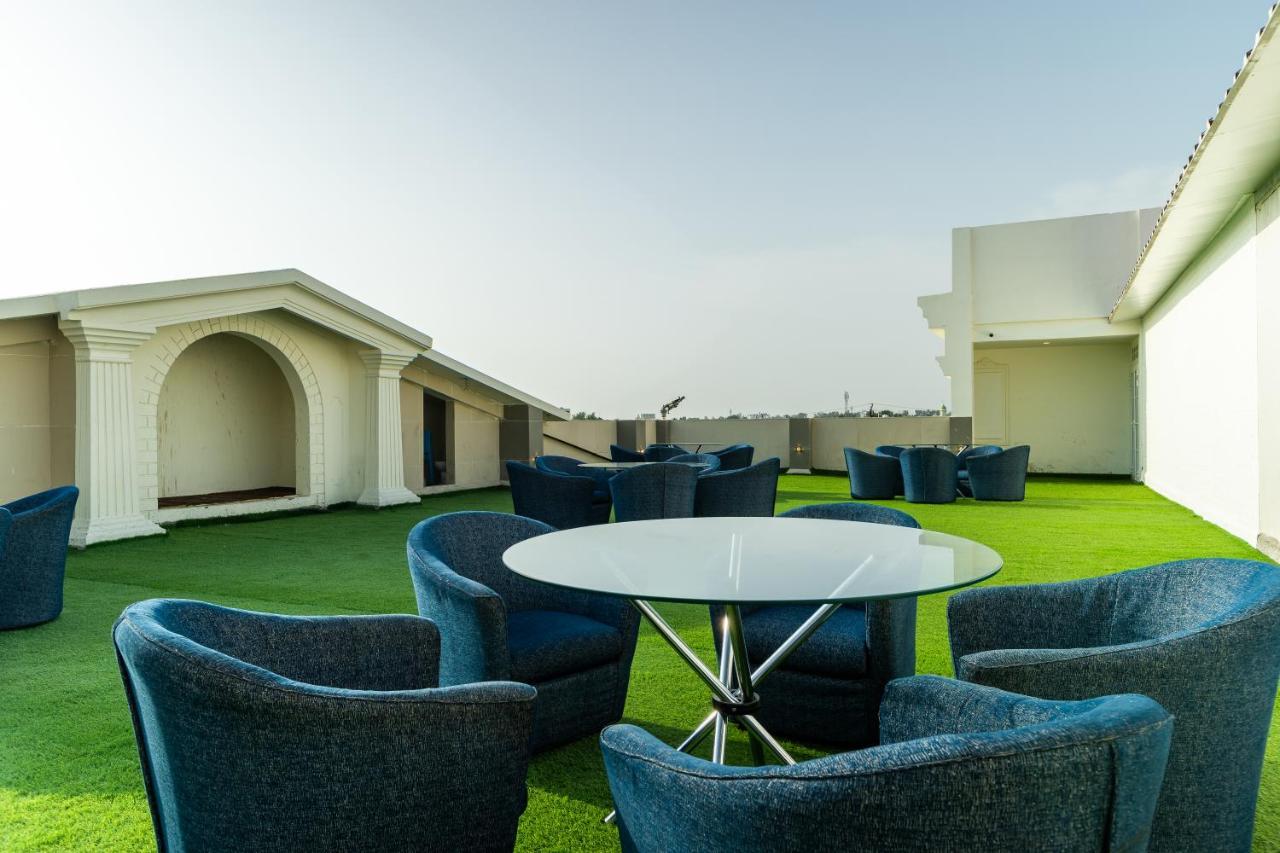 The Grand Monarch Hotel, אויאיין מראה חיצוני תמונה